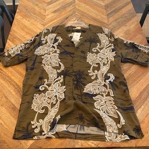 NWT men’s green and white Hawaiian shirt